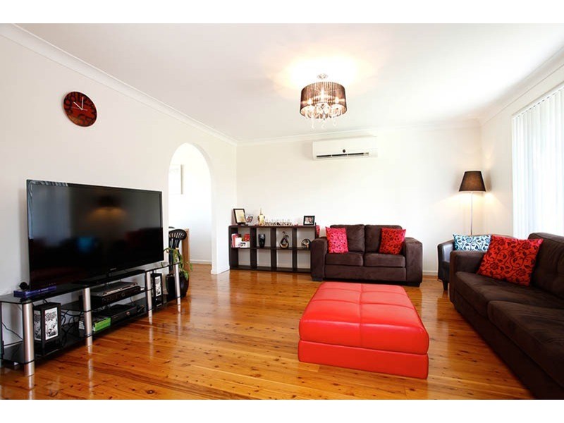 9 Evening Row, St Clair NSW 2759