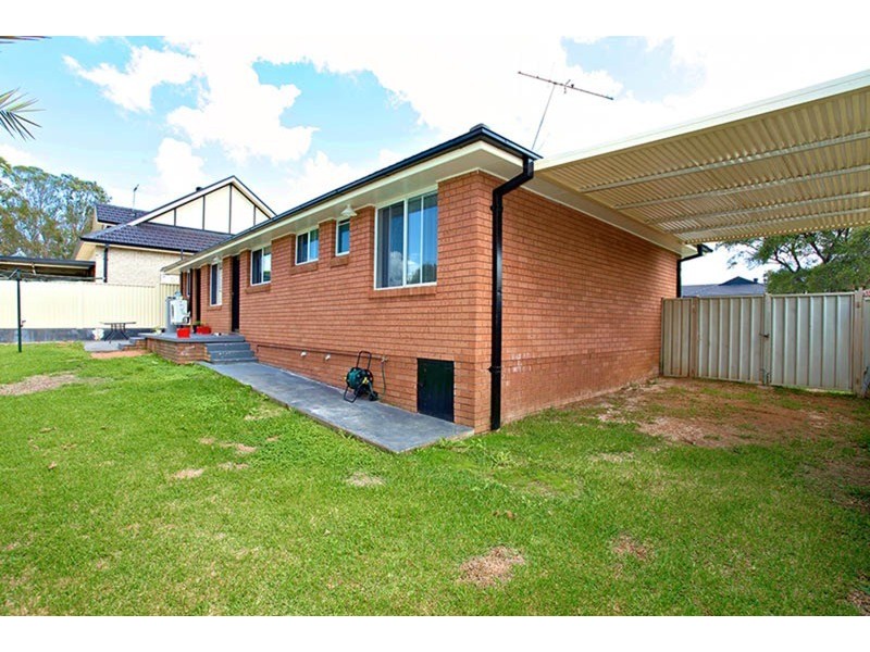 9 Evening Row, St Clair NSW 2759