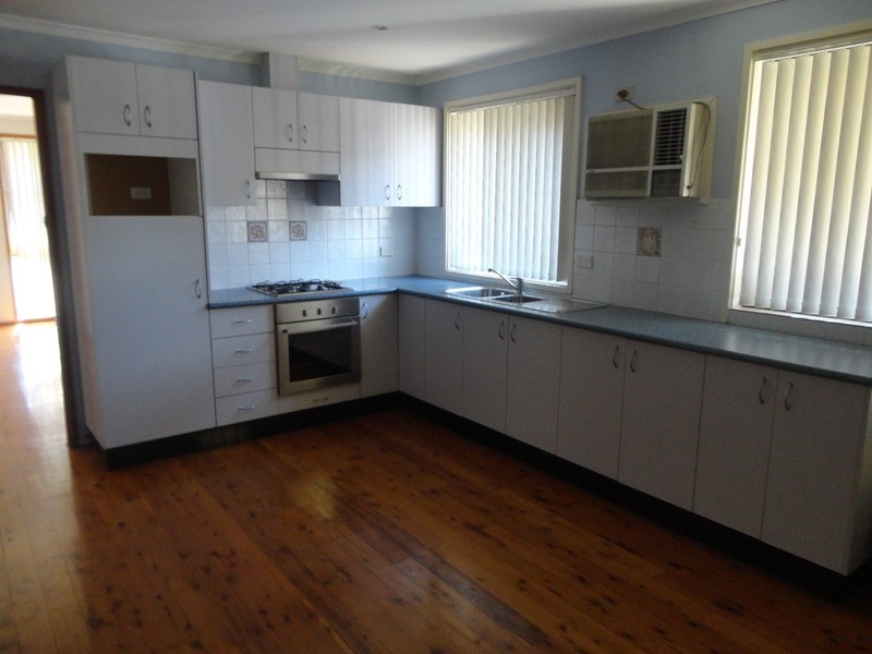 252 Banks Drive, St Clair NSW 2759