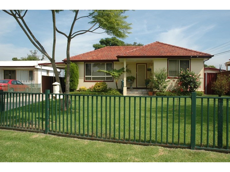 10 Gasmata Crescent, Whalan NSW 2770