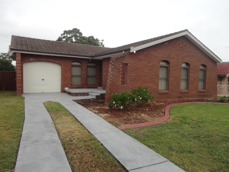 10 Kemerton  Street, St Clair NSW 2759