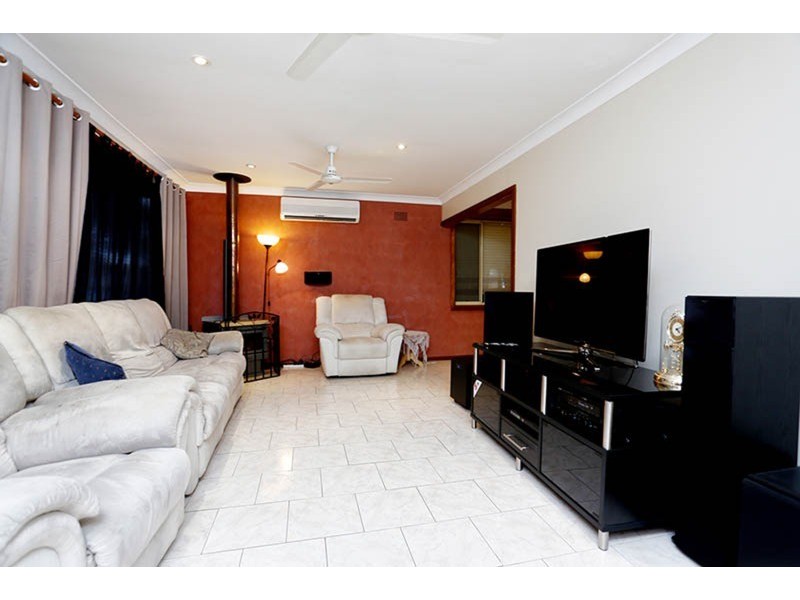 35 Marquesa Crescent, Lethbridge Park NSW 2770