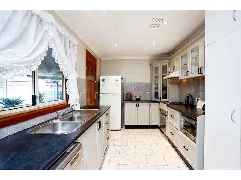 35 Marquesa Crescent, Lethbridge Park NSW 2770