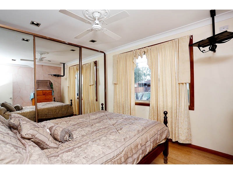 35 Marquesa Crescent, Lethbridge Park NSW 2770