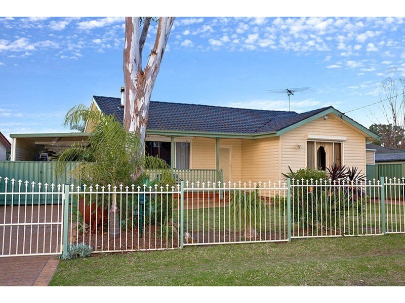 35 Marquesa Crescent, Lethbridge Park NSW 2770