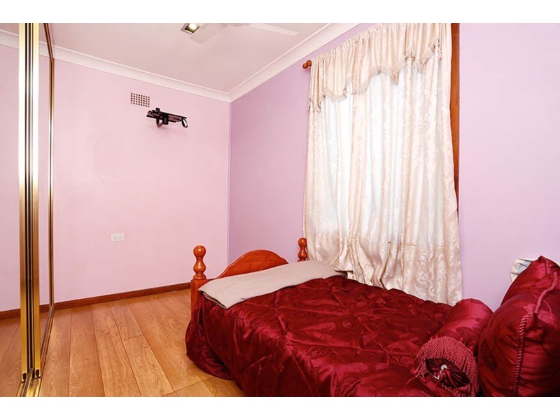 35 Marquesa Crescent, Lethbridge Park NSW 2770