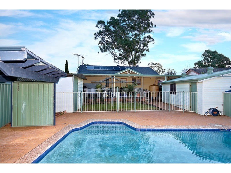 35 Marquesa Crescent, Lethbridge Park NSW 2770