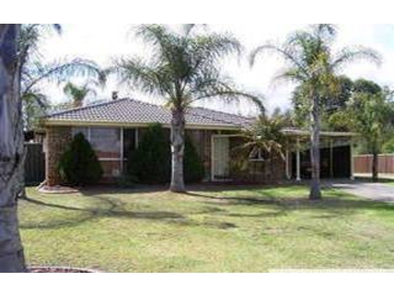 11 Madison Circuit, St Clair NSW 2759