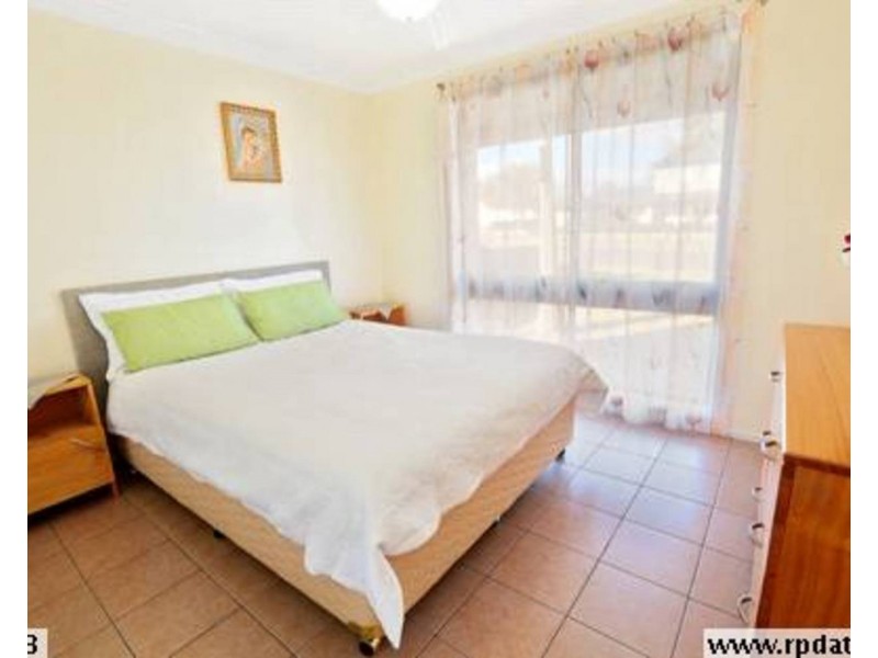 65 Pinecreek Circuit, St Clair NSW 2759