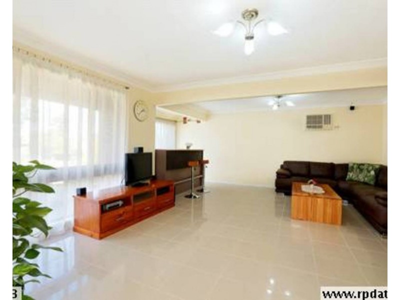 65 Pinecreek Circuit, St Clair NSW 2759