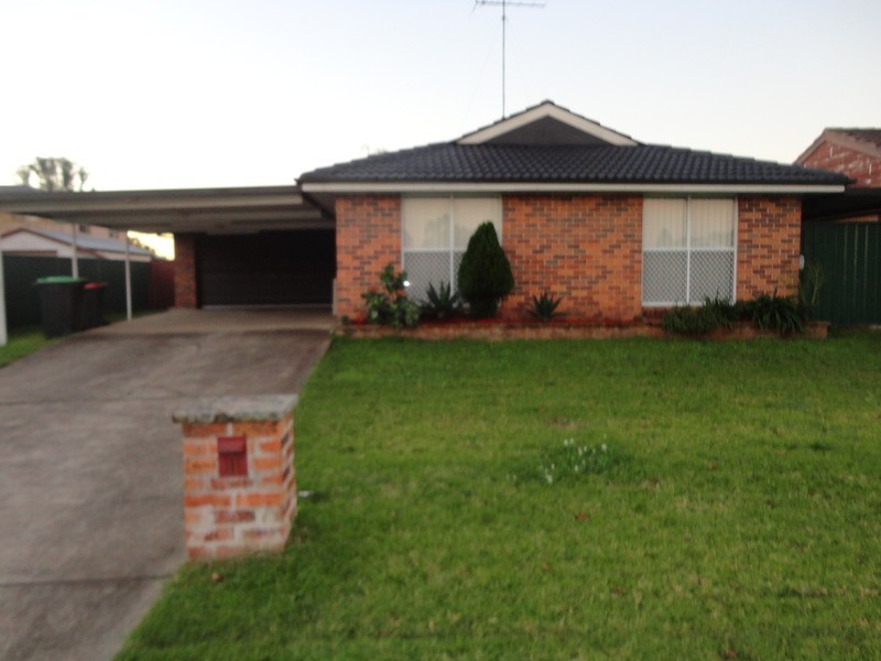 11 Alpine  Circuit, St Clair NSW 2759