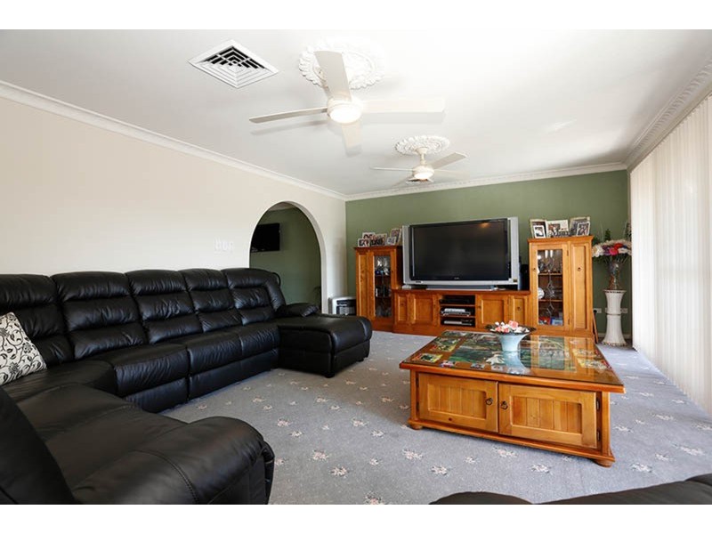 7 Derwent Place, St Clair NSW 2759