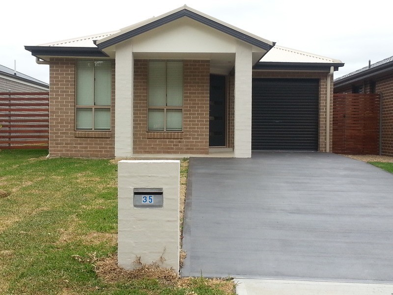 35 Moluccana  Crescent, Ropes Crossing NSW 2760