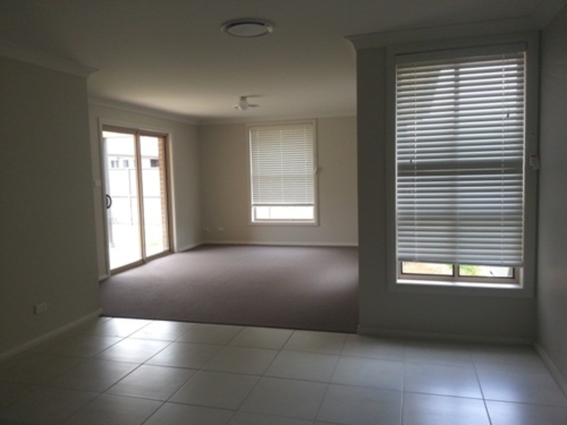 35 Moluccana  Crescent, Ropes Crossing NSW 2760