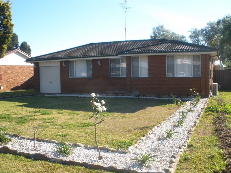 45 Melville Road, St Clair NSW 2759