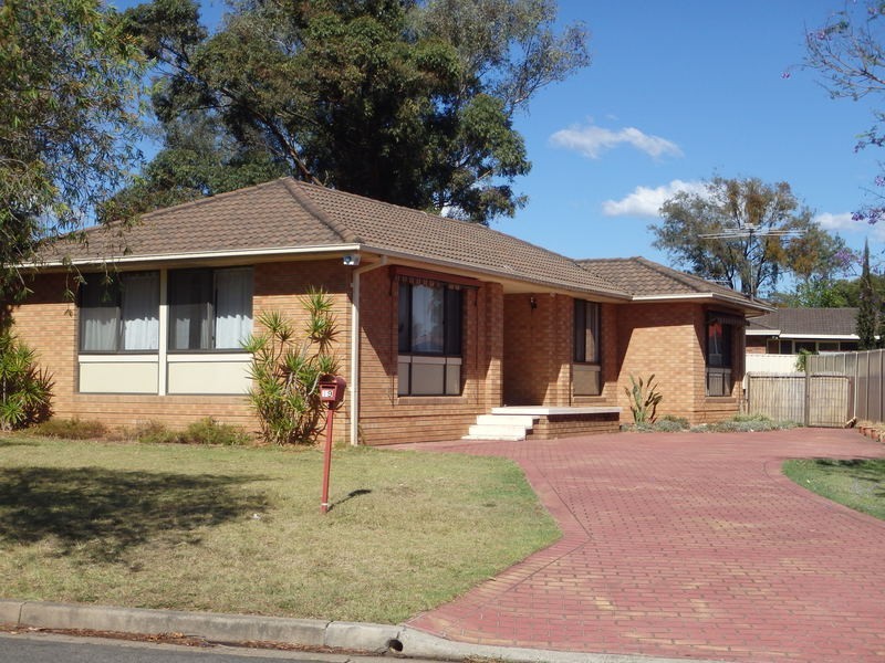 19 McCartney Crescent, St Clair NSW 2759