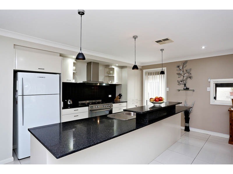 27 Brannigan Street, Ropes Crossing NSW 2760