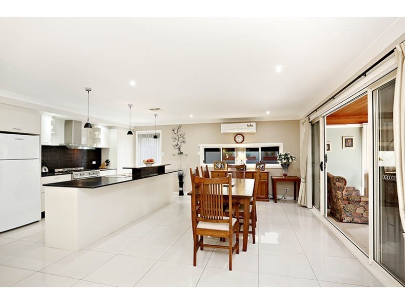 27 Brannigan Street, Ropes Crossing NSW 2760