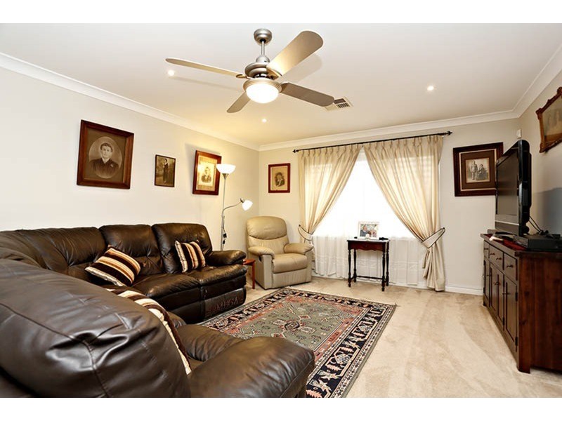 27 Brannigan Street, Ropes Crossing NSW 2760