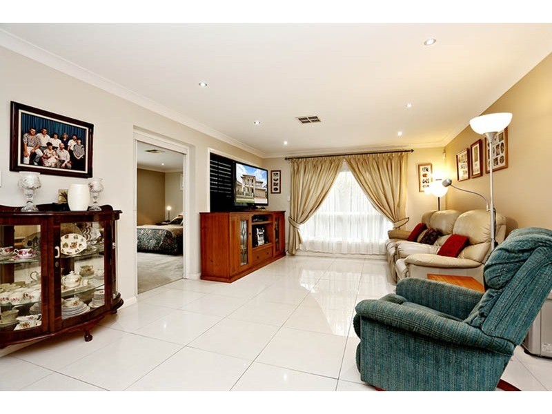 27 Brannigan Street, Ropes Crossing NSW 2760