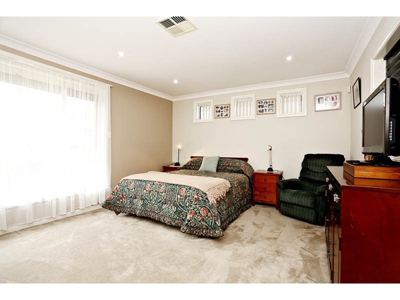 27 Brannigan Street, Ropes Crossing NSW 2760