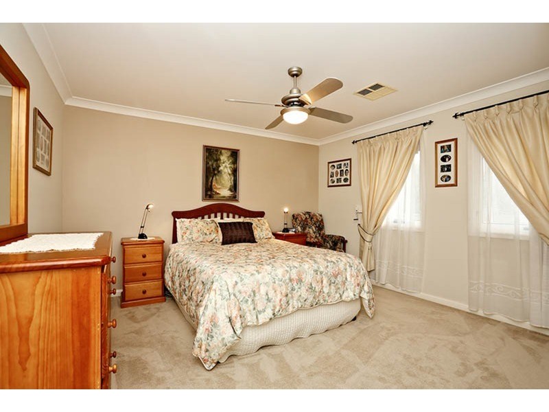 27 Brannigan Street, Ropes Crossing NSW 2760