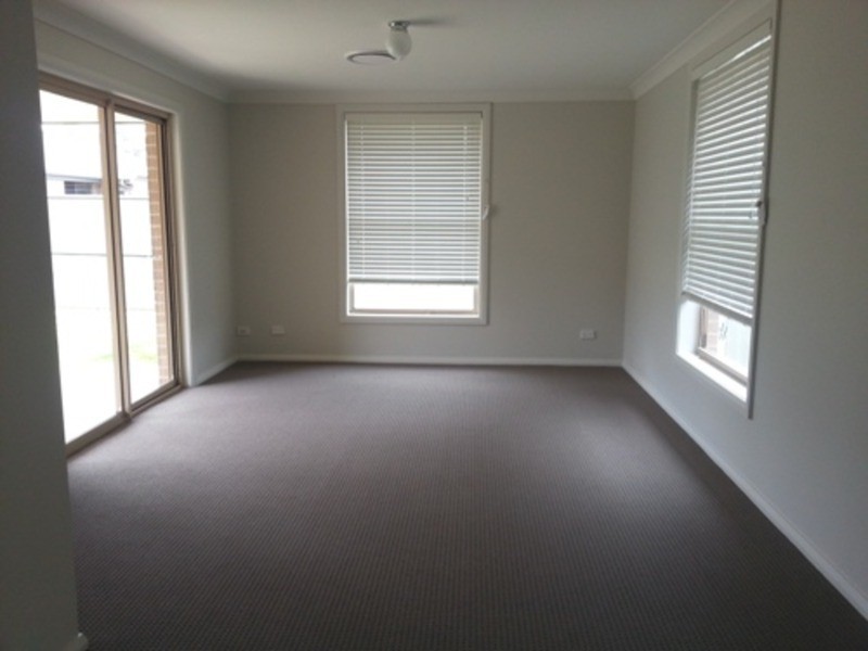 35 Moluccana Crescent, Ropes Crossing NSW 2760