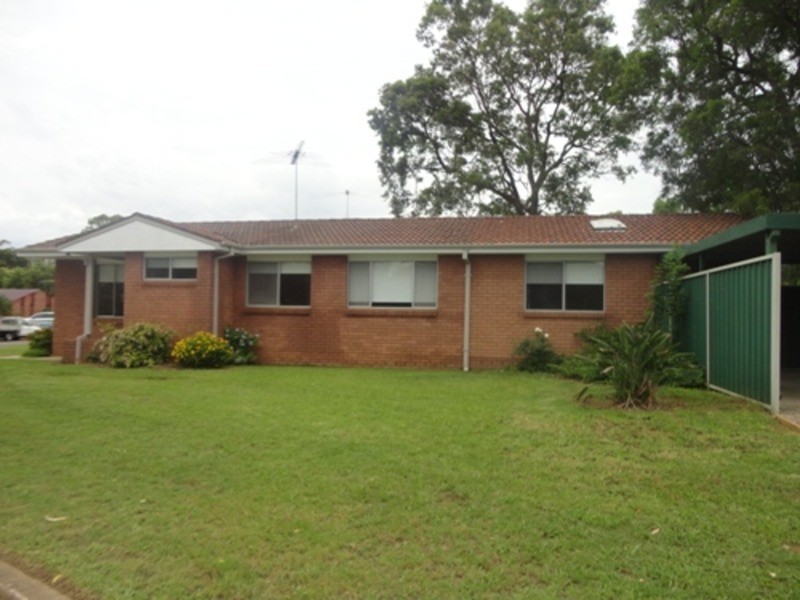 16 Danube Place, St Clair NSW 2759