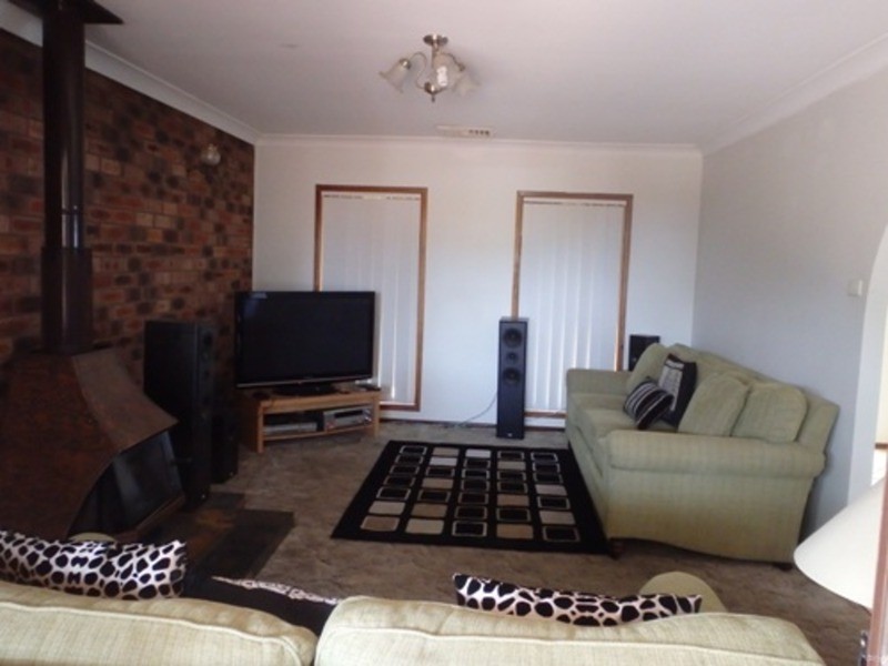 12 Kemerton  Street, St Clair NSW 2759