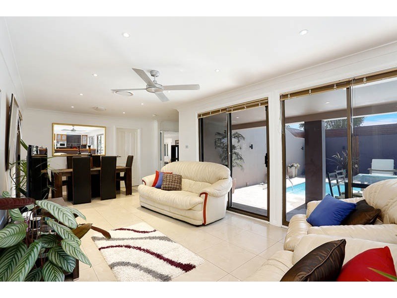 27 Singleton Avenue, Werrington County NSW 2747