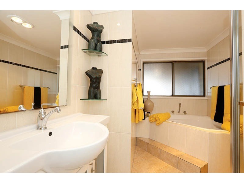 27 Singleton Avenue, Werrington County NSW 2747