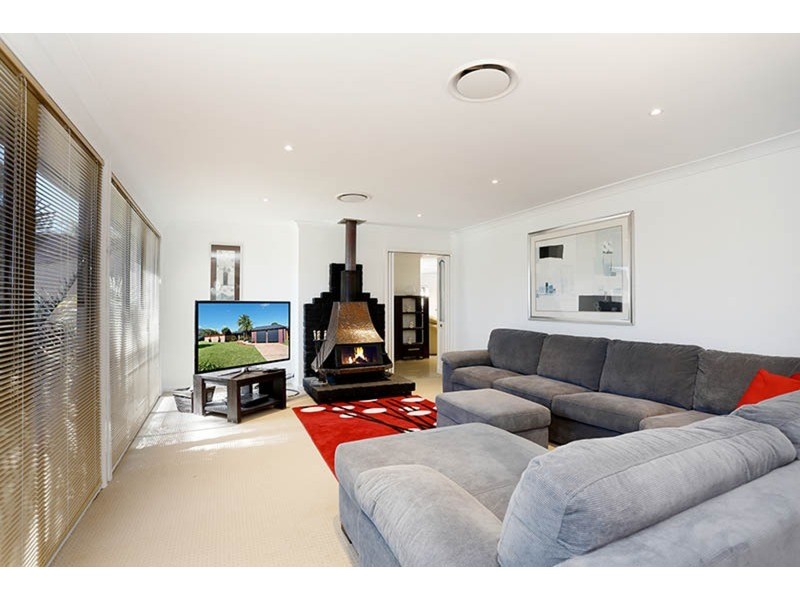 27 Singleton Avenue, Werrington County NSW 2747