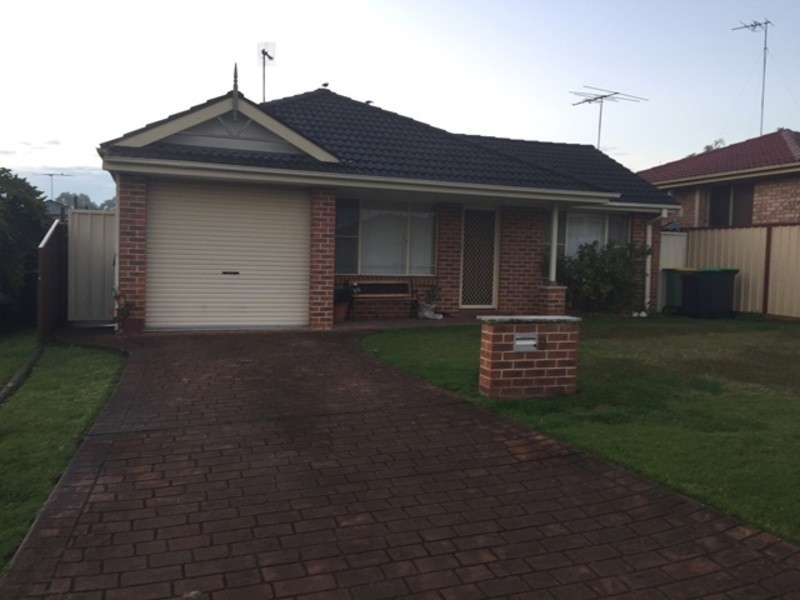 9 Fontana Close, St Clair NSW 2759