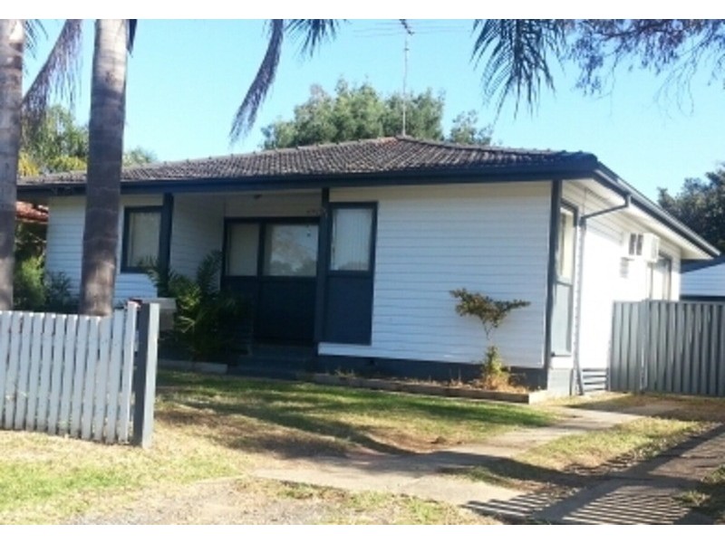 31 Sandakan Crescent, Lethbridge Park NSW 2770