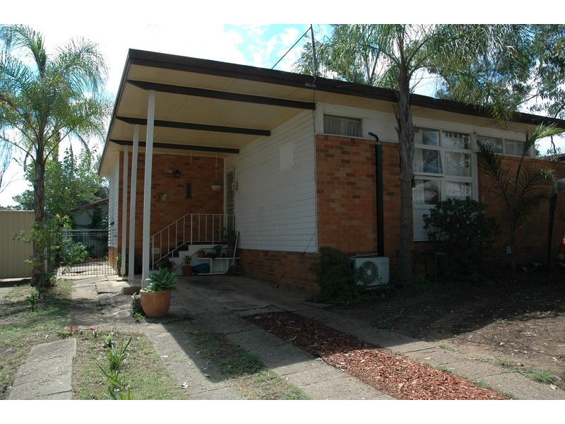 15 Kurama Crescent, Whalan NSW 2770