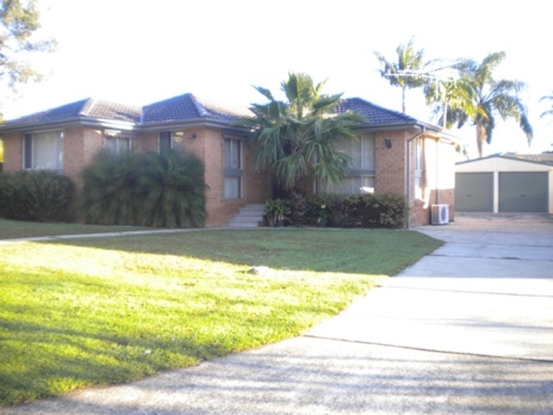 7 Daniel  Parade, St Clair NSW 2759