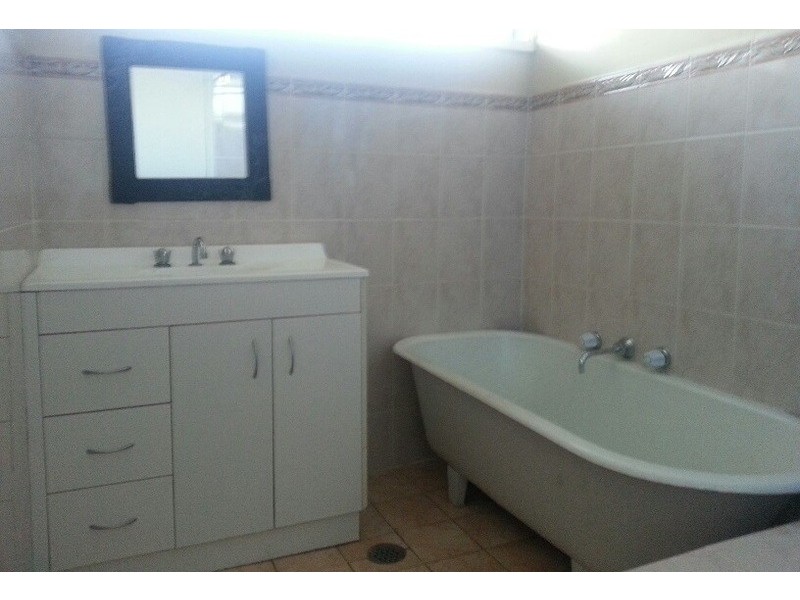 9 White  Parade, St Marys NSW 2760