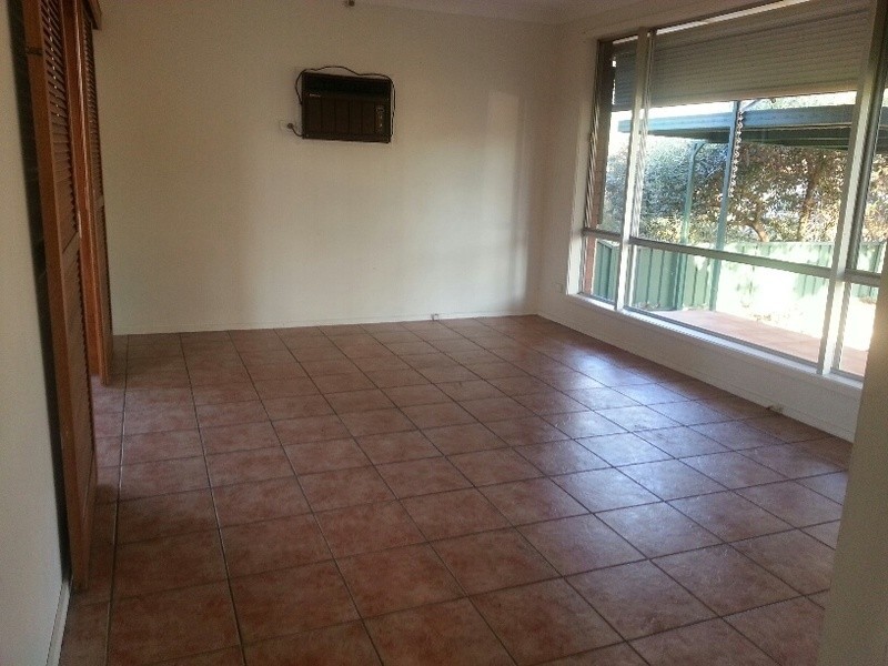 9 White  Parade, St Marys NSW 2760