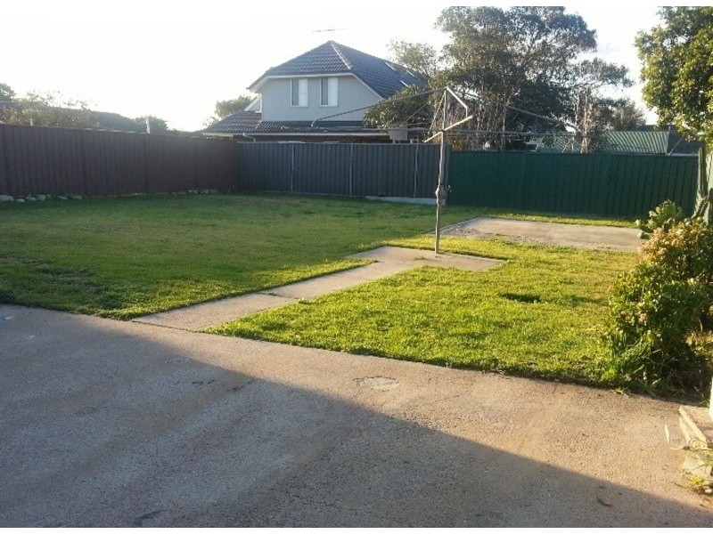 9 White  Parade, St Marys NSW 2760