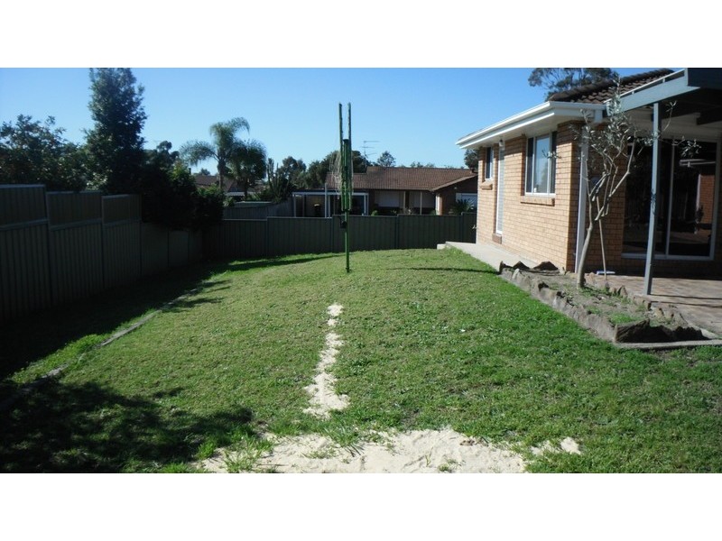 23  Topeka Glen, St Clair NSW 2759