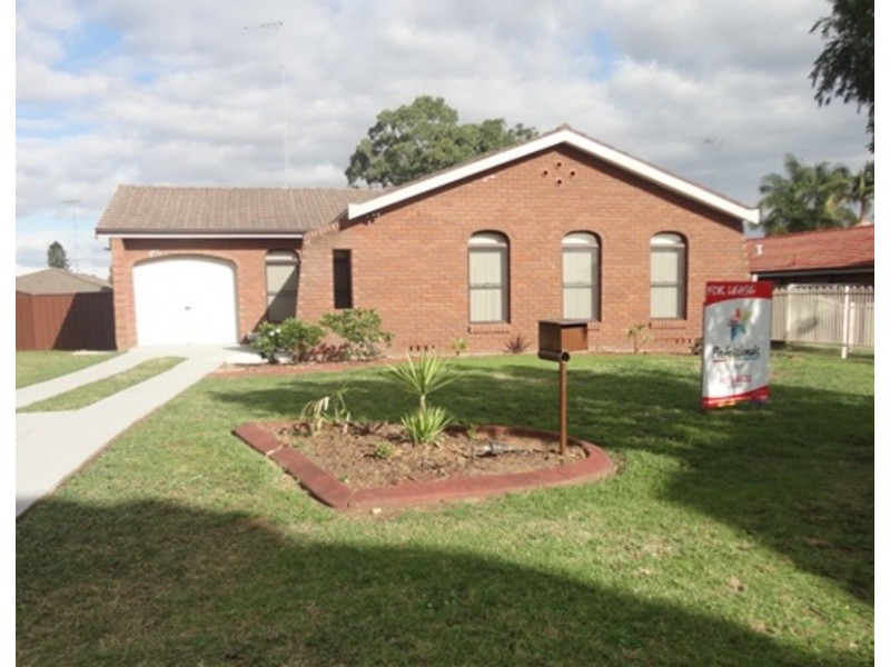 10 kemerton  Street, St Clair NSW 2759