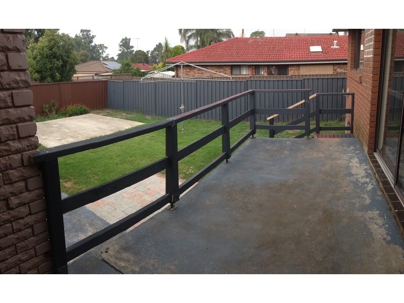 10 kemerton  Street, St Clair NSW 2759