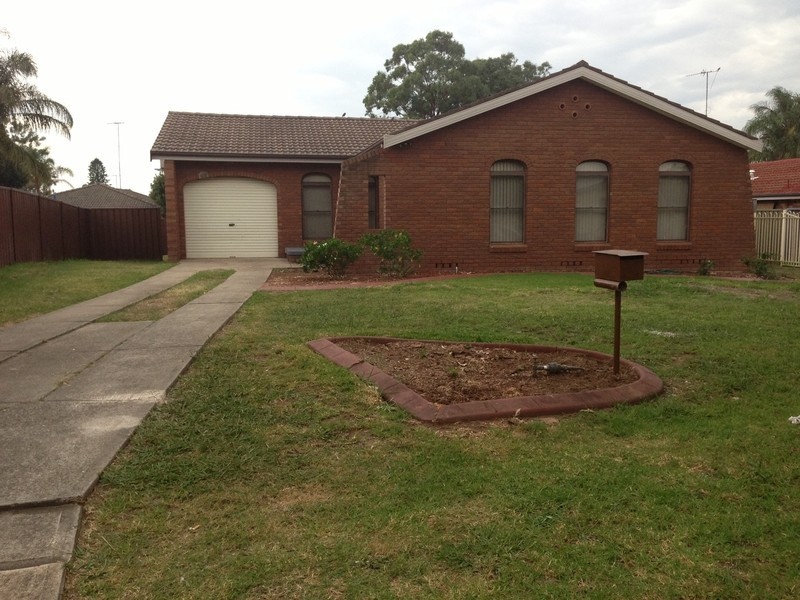 10 kemerton  Street, St Clair NSW 2759