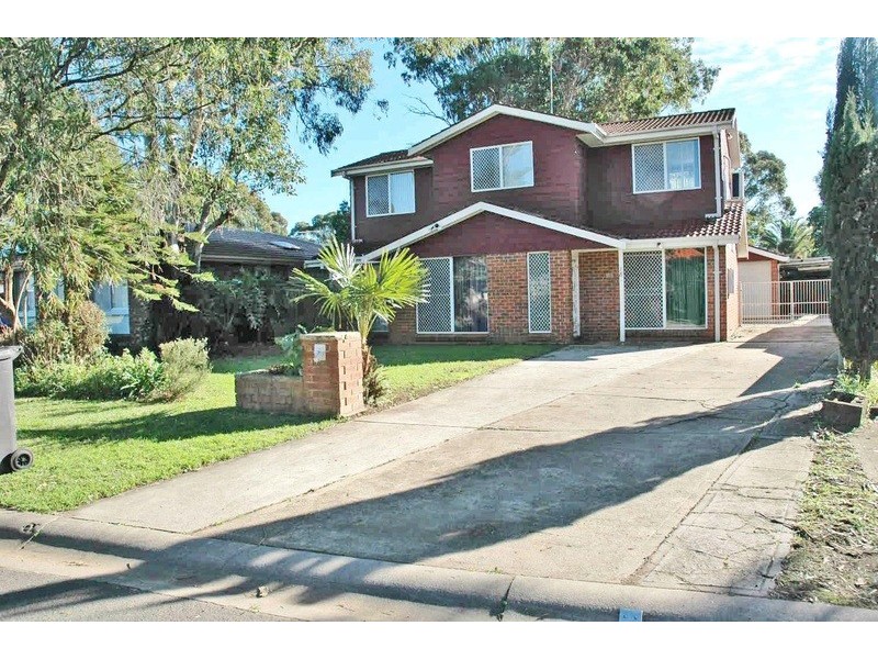 18 Napunyah Way, St Clair NSW 2759