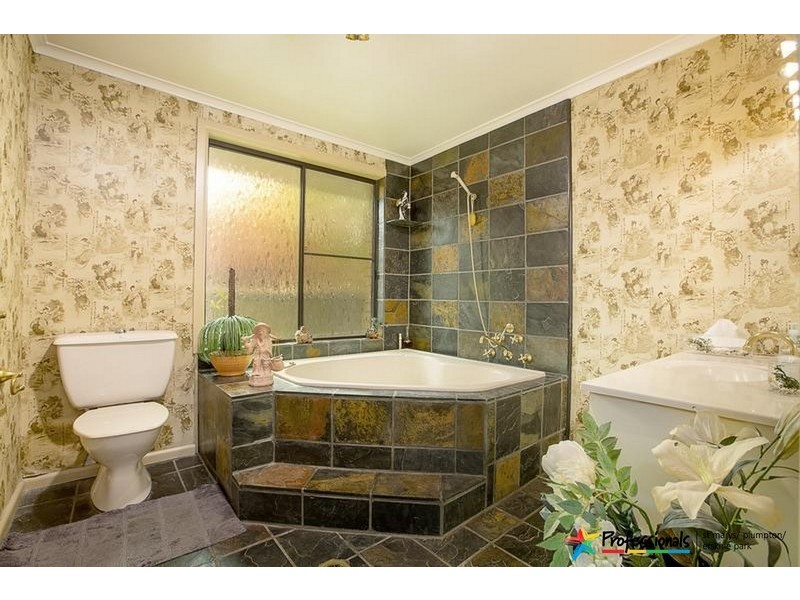 5 White Parade, St Marys NSW 2760