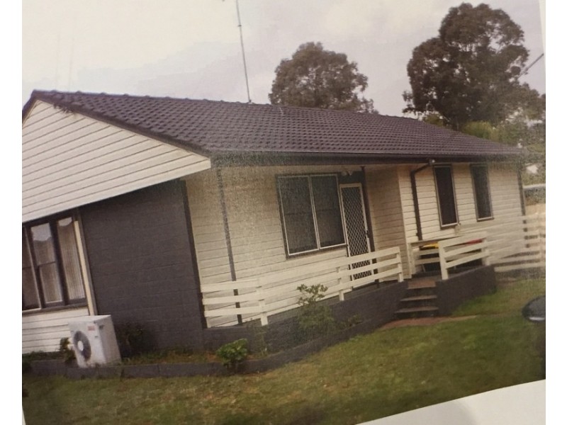 15 Wangaroa Crescent, Lethbridge Park NSW 2770