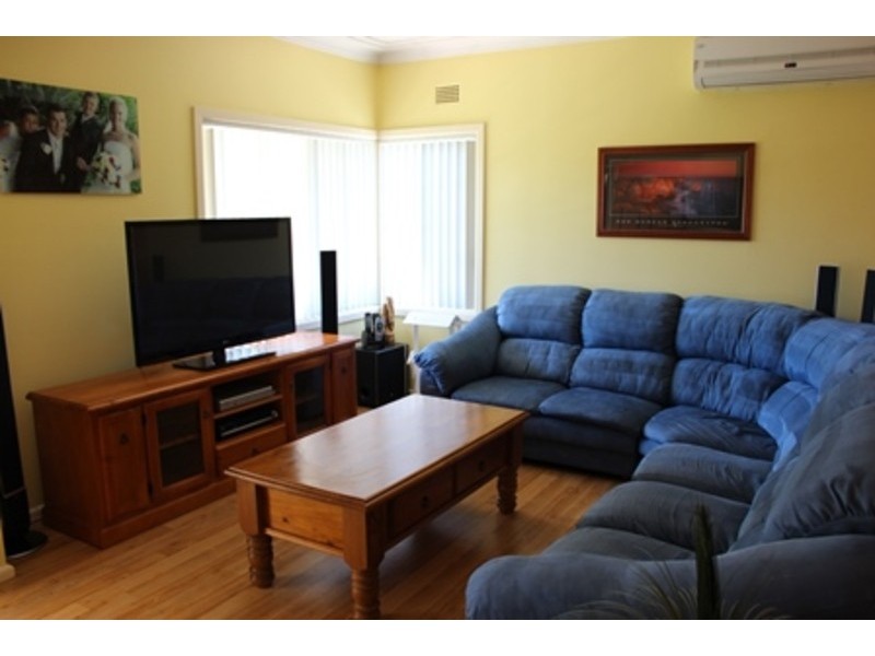 16 Leonard Street, Colyton NSW 2760