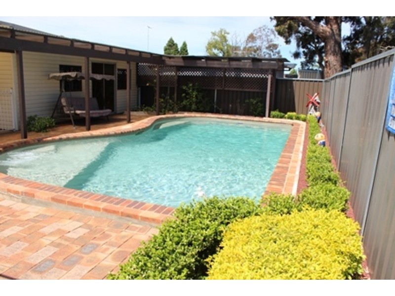 16 Leonard Street, Colyton NSW 2760