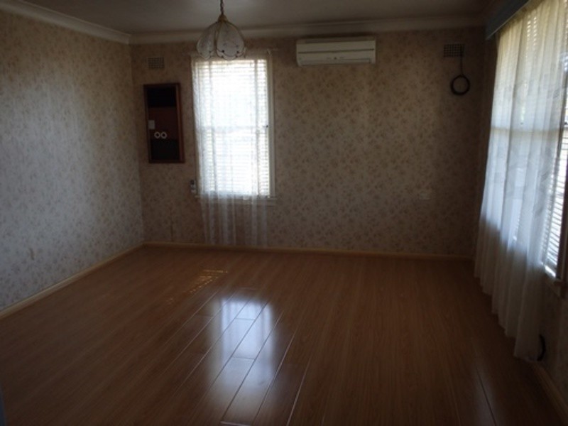 4 Le Maire Street, Lethbridge Park NSW 2770