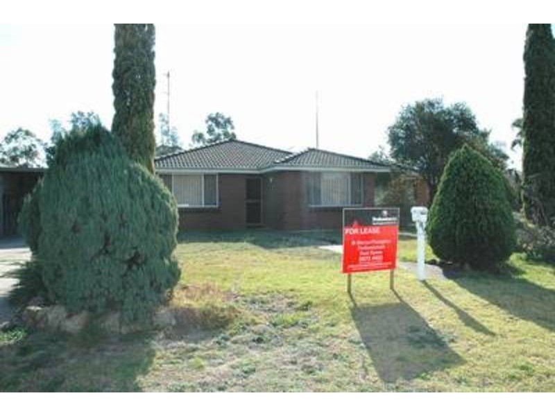 89 Maddison Circuit, St Clair NSW 2759